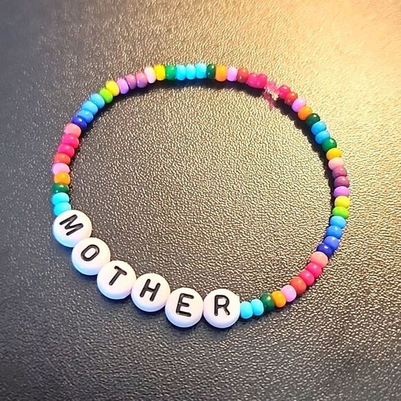 Taylor Swift Friendship Bracelet - Picture 1 of 2